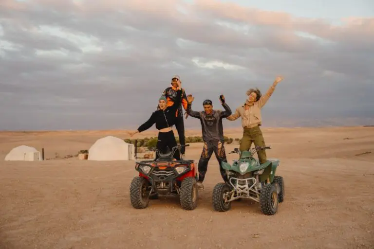 Quad-Gruppe in der Wüste